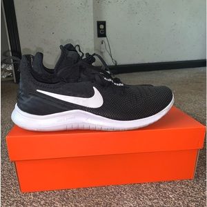 WMNS Nike Free TR 8